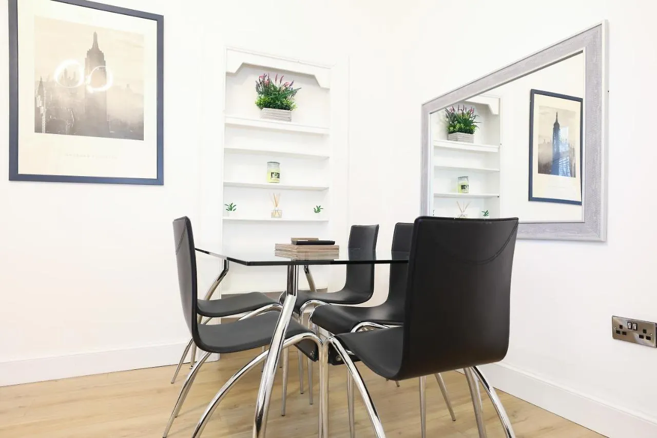 Stunning Modern 3 Bedroom Apartment エディンバラ