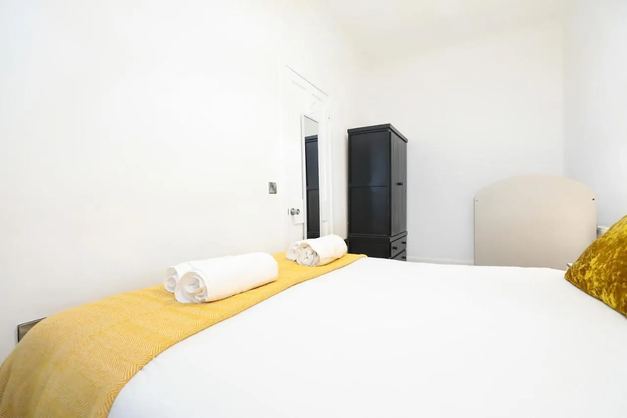 Stunning Modern 3 Bedroom Apartment エディンバラ