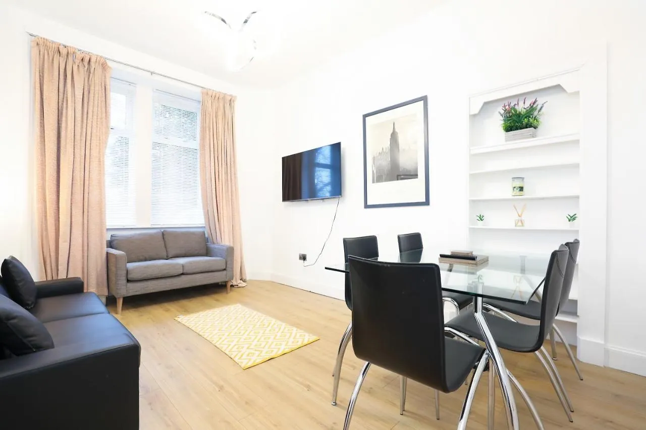 Stunning Modern 3 Bedroom Apartment エディンバラ