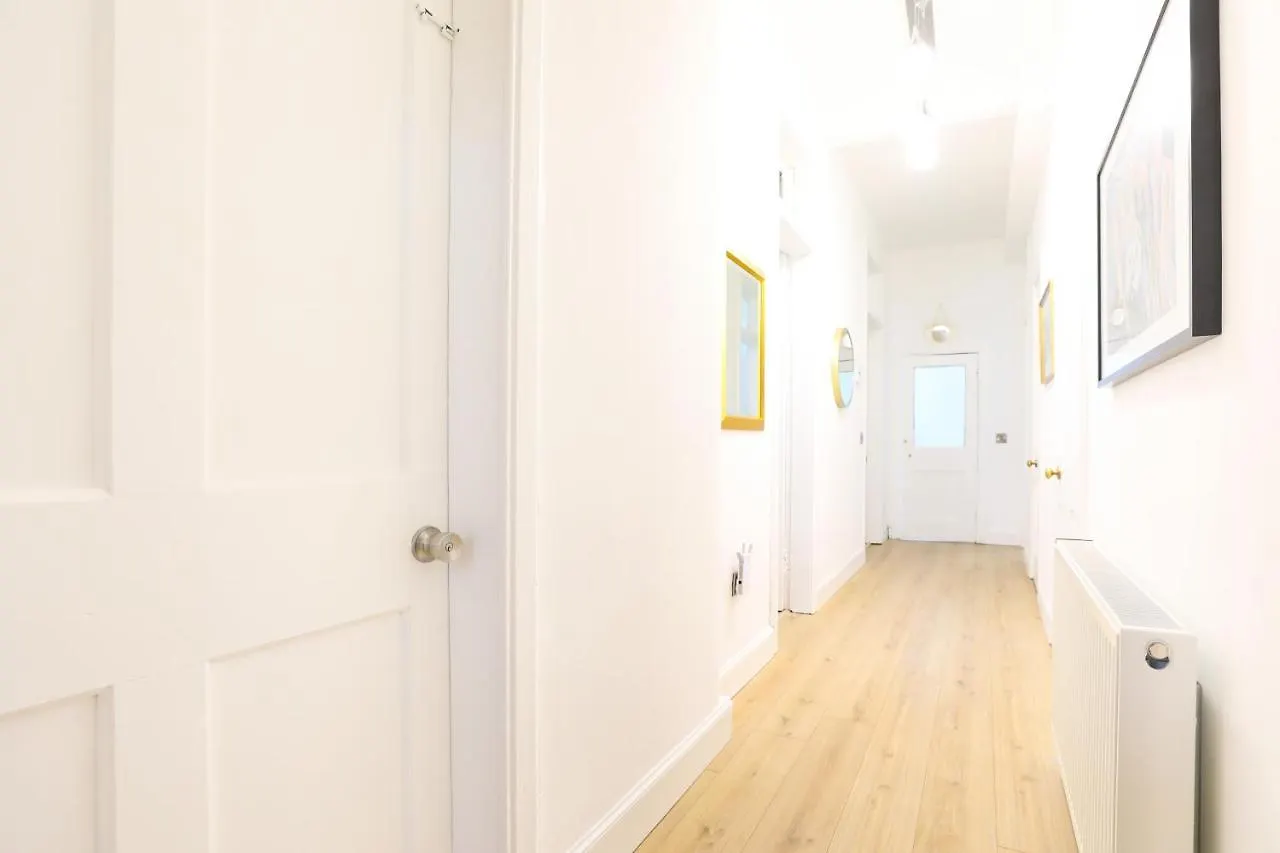 Stunning Modern 3 Bedroom Apartment エディンバラ
