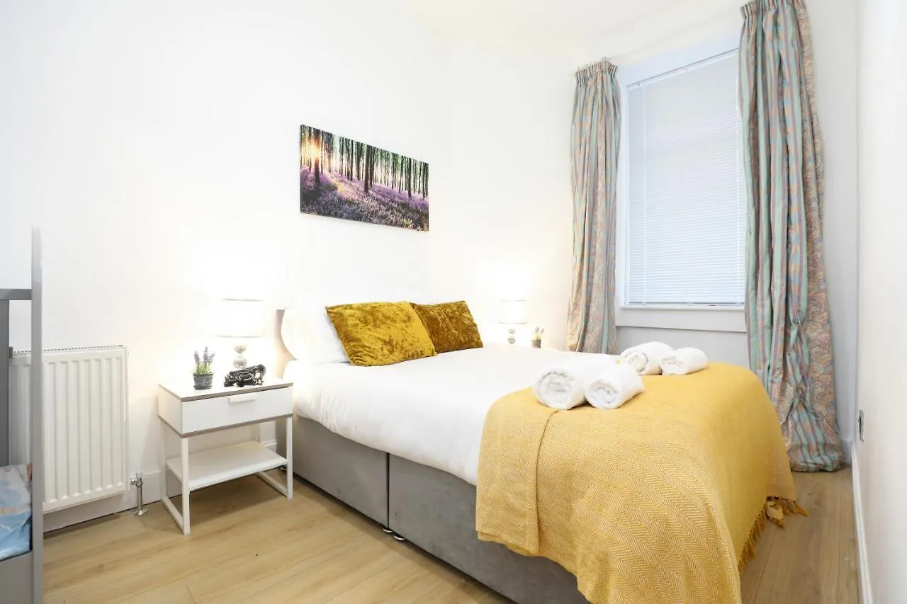 Stunning Modern 3 Bedroom Apartment エディンバラ 0*,  イギリス